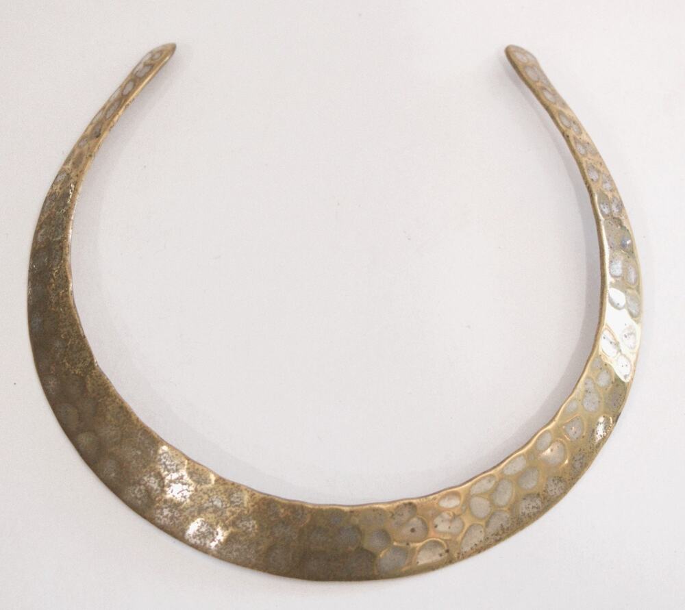 Vtg Silver Plated Hammered Crescent Choker Necklace Sculptural Statement Collar